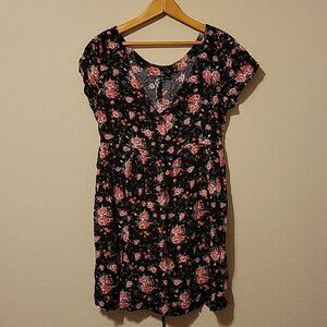 Feathers 🍹 summer floral dress! Pink, green on a black background. Size L